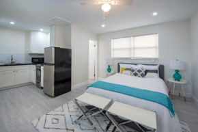 Modern Studio apt. 0.8 miles to the Beach
